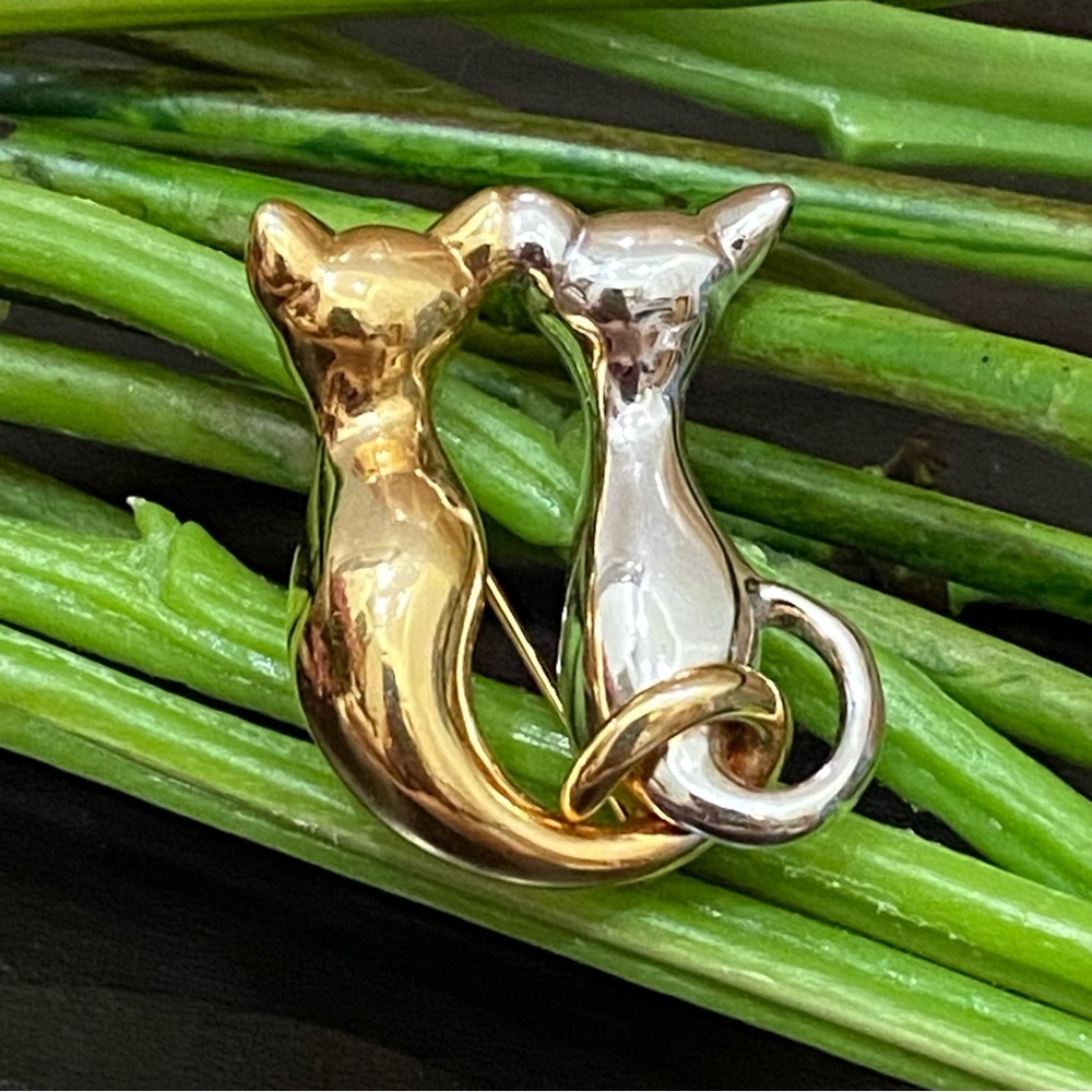 Vintage PUCCINI Signed Two-tone Gold/Silver Polished Sitting Together Cat Brooch